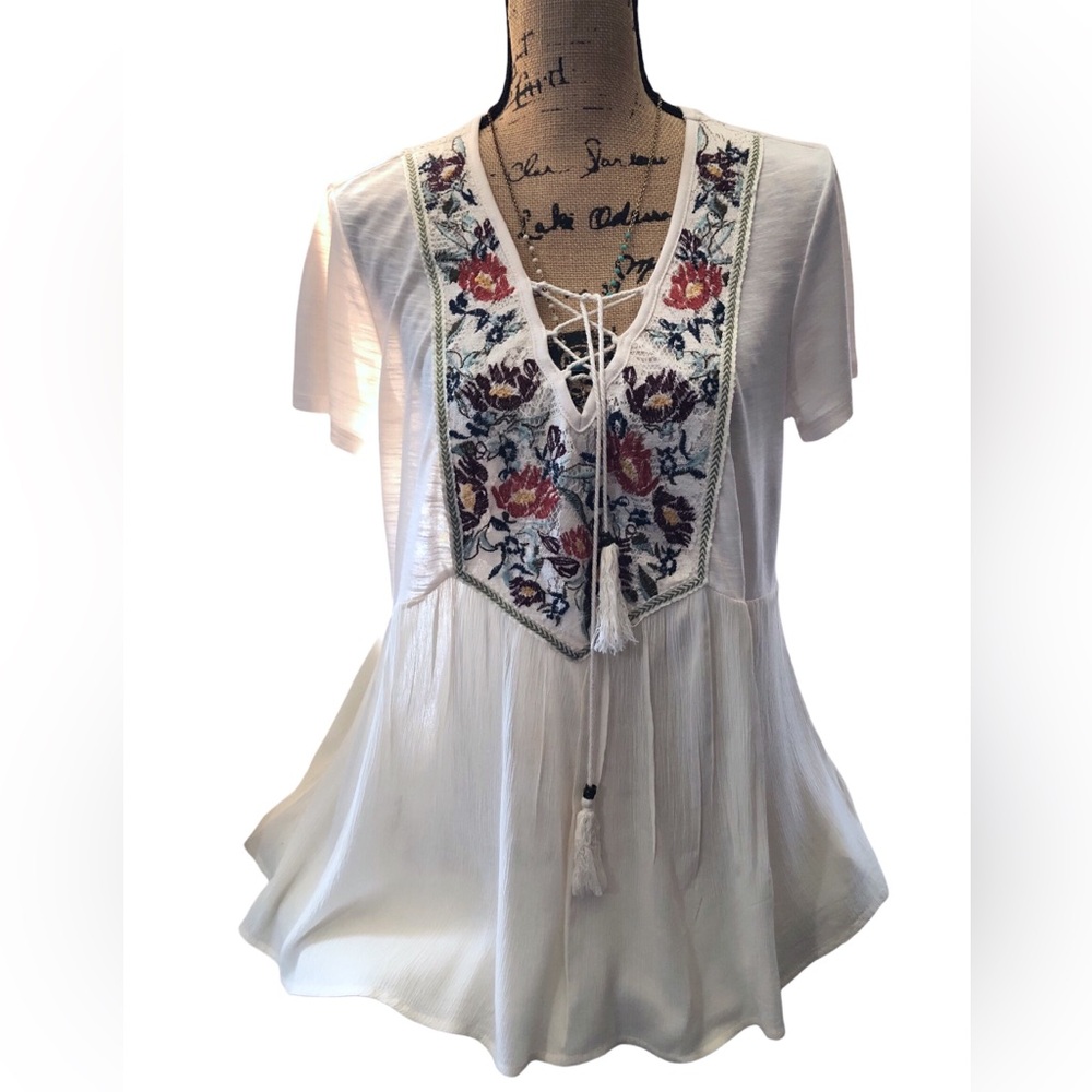 Maurices Boho Floral Embroidered White Tunic Babydoll Style Top EUC!